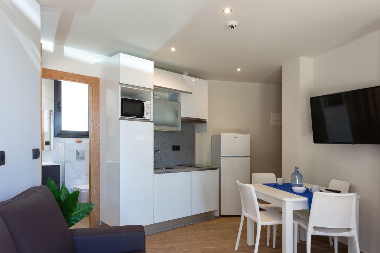 Apartamentos Playa De Los Barcos Isla Plana 외부 사진