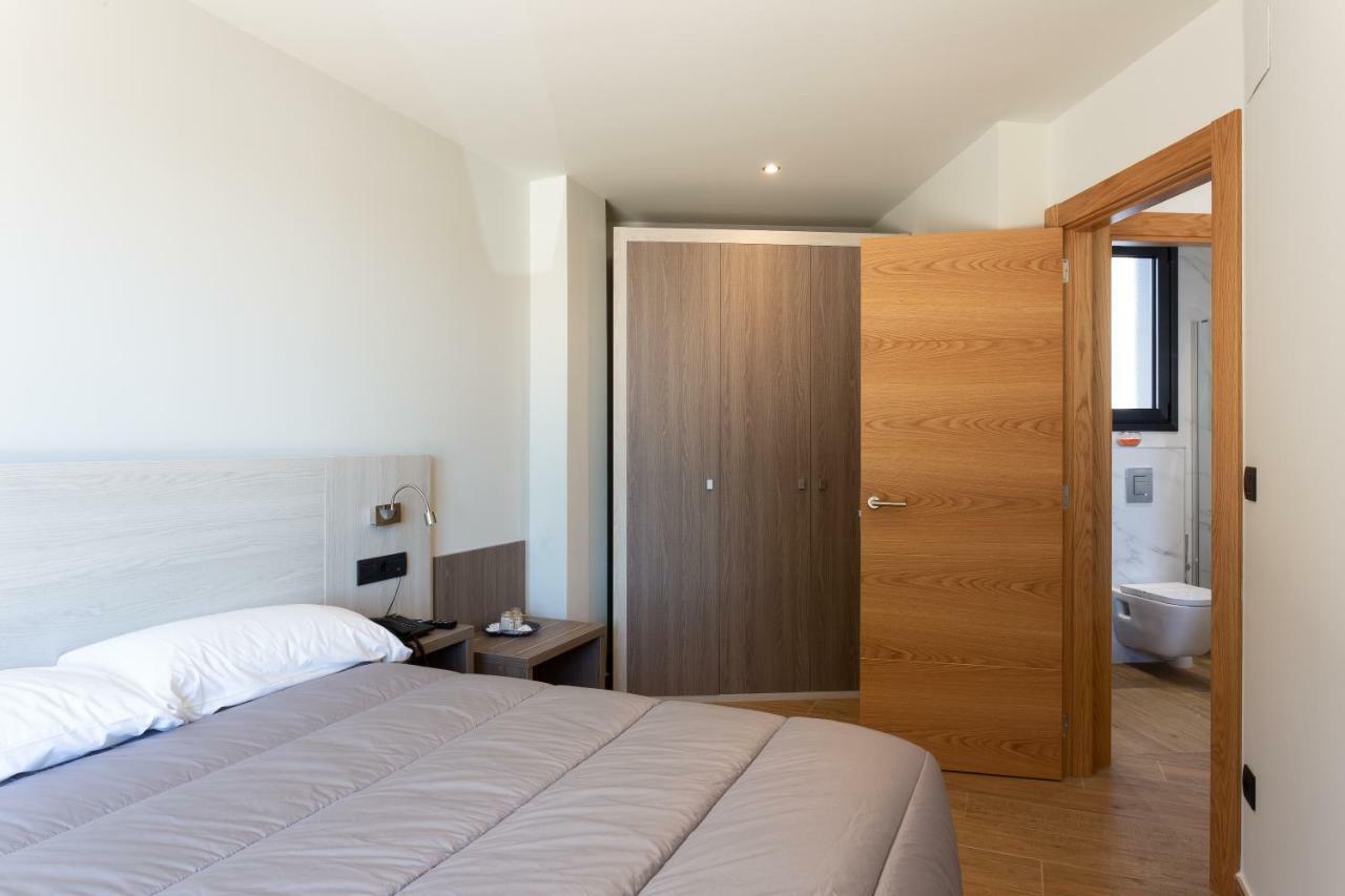 Apartamentos Playa De Los Barcos Isla Plana 외부 사진