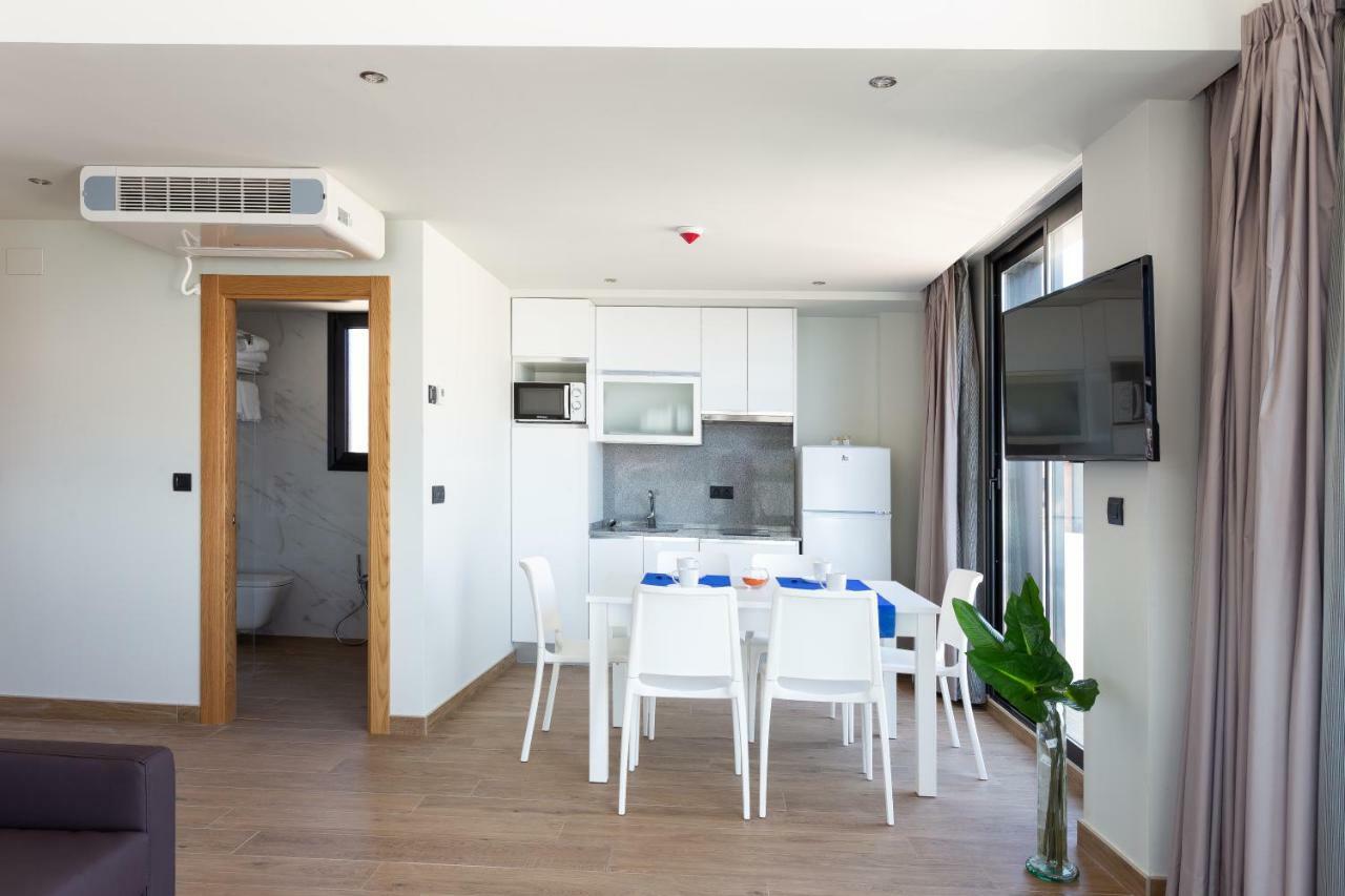 Apartamentos Playa De Los Barcos Isla Plana 외부 사진